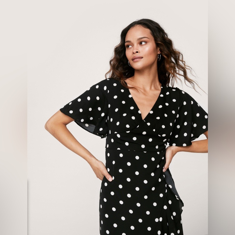 NWT NASTY GAL Angel Sleeve Polka Dot Ruffle Maxi Dress size L V-neck size M - Picture 3 of 9